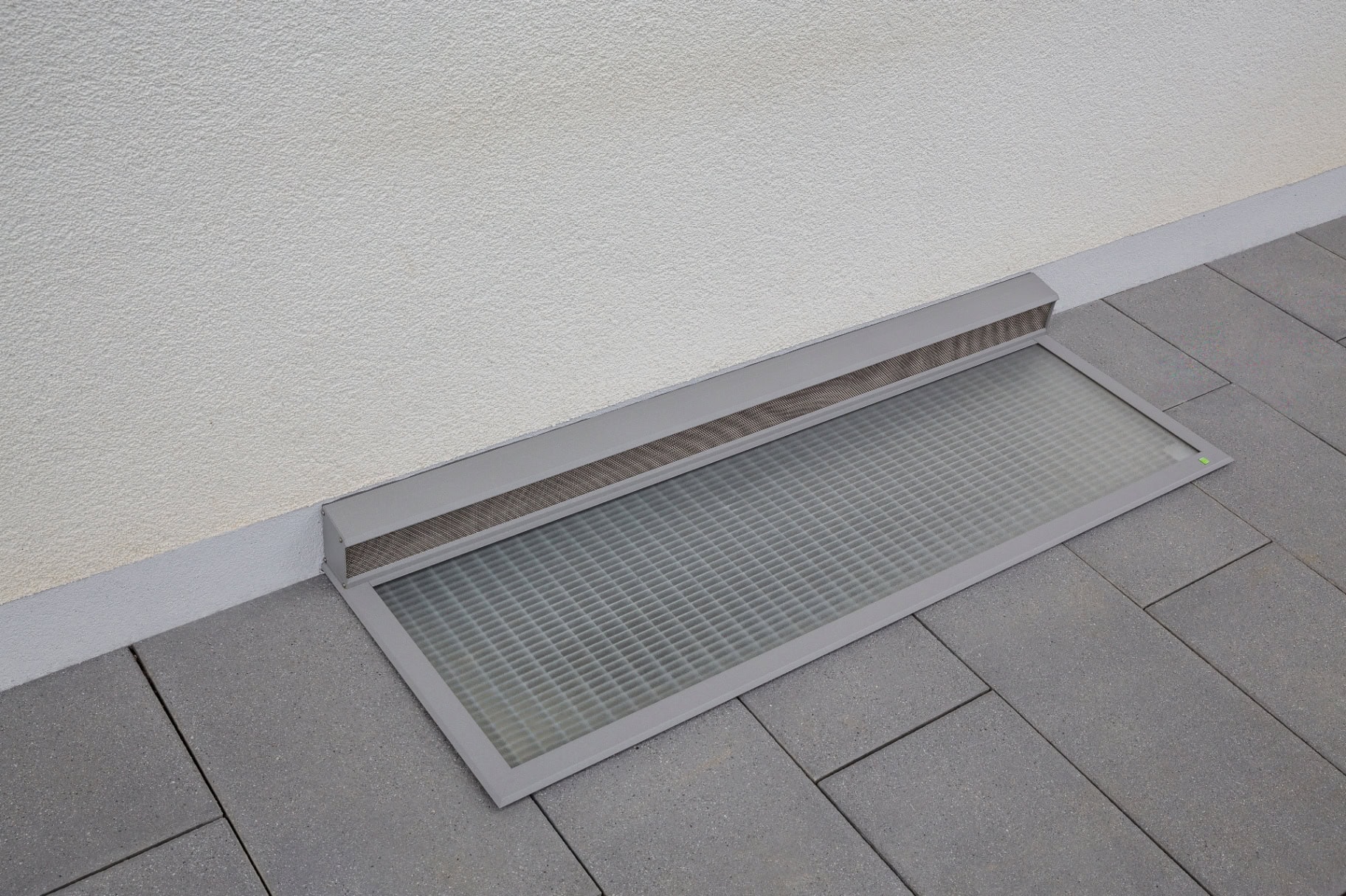 RESI regensichere Lichtschachtabdeckung mit Belüftungskasten